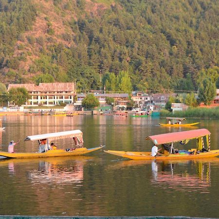 Hotel New Alexandra Houseboats Srīnagar Esterno foto