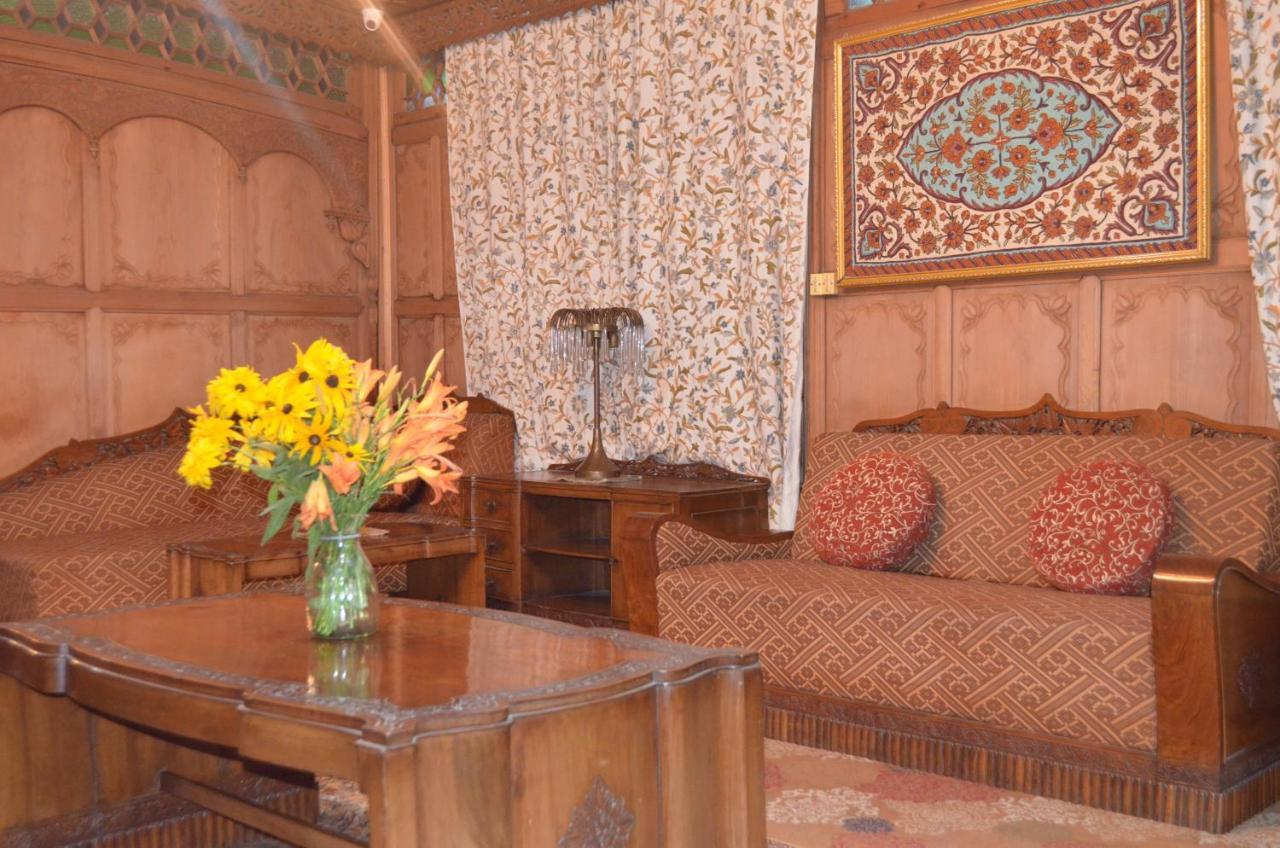Hotel New Alexandra Houseboats Srīnagar Esterno foto