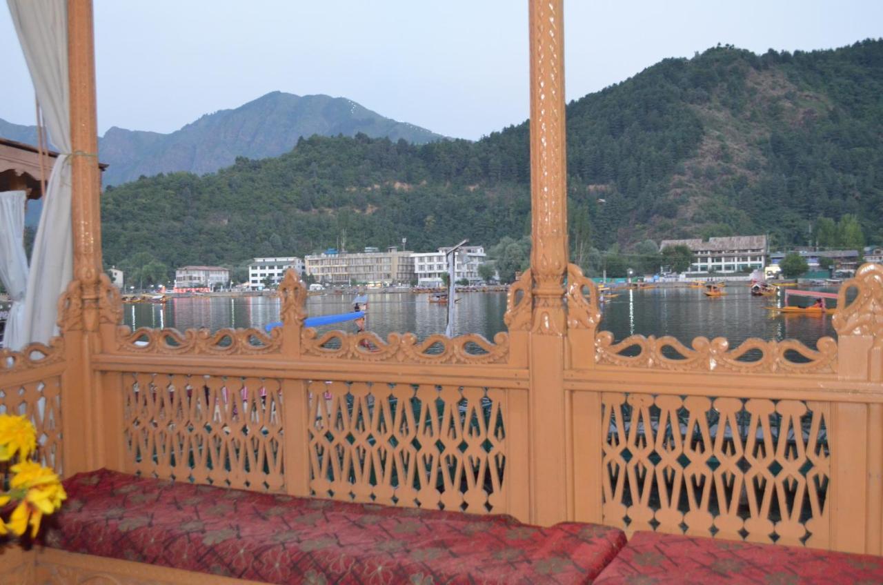 Hotel New Alexandra Houseboats Srīnagar Esterno foto
