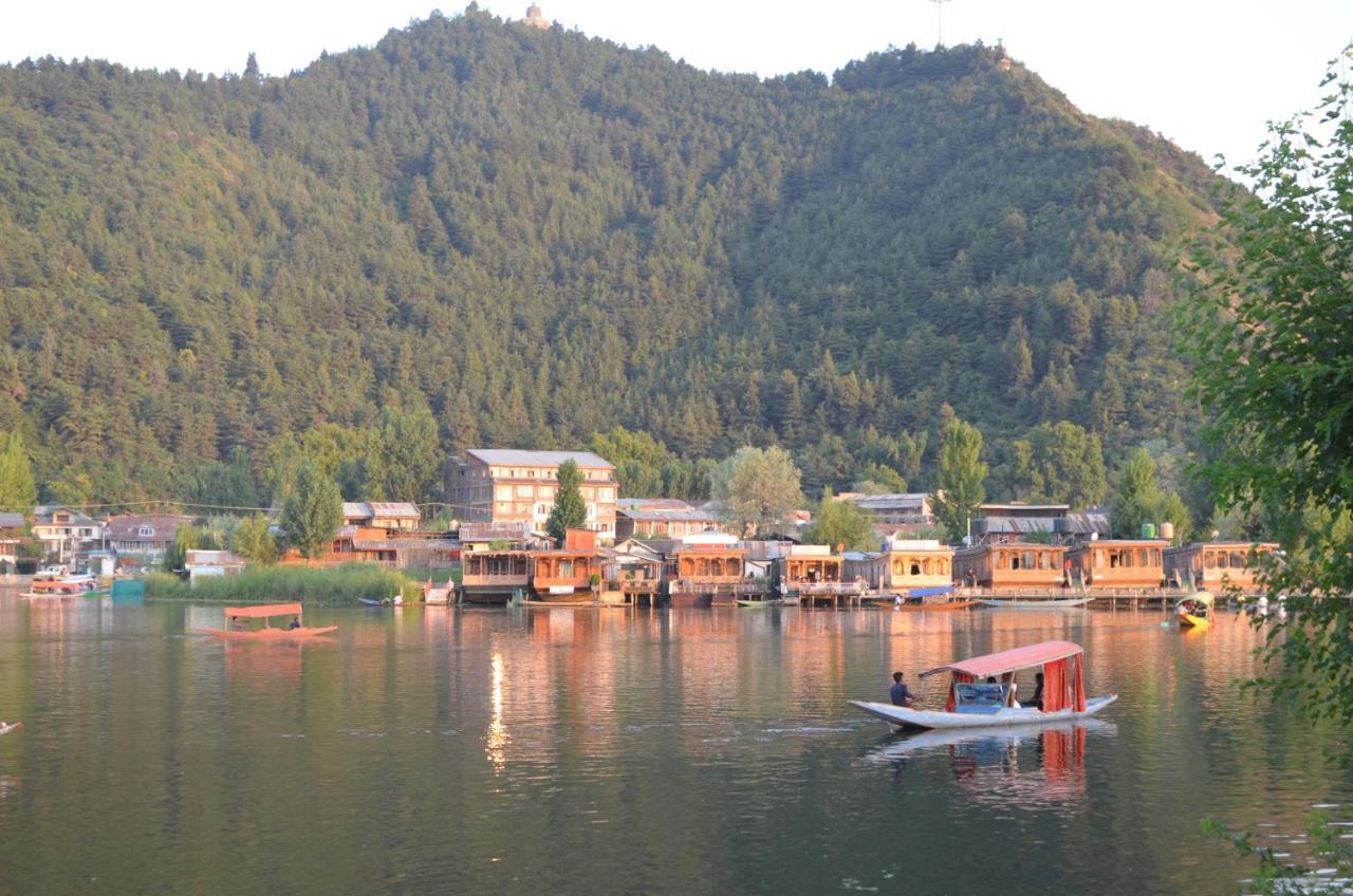 Hotel New Alexandra Houseboats Srīnagar Esterno foto